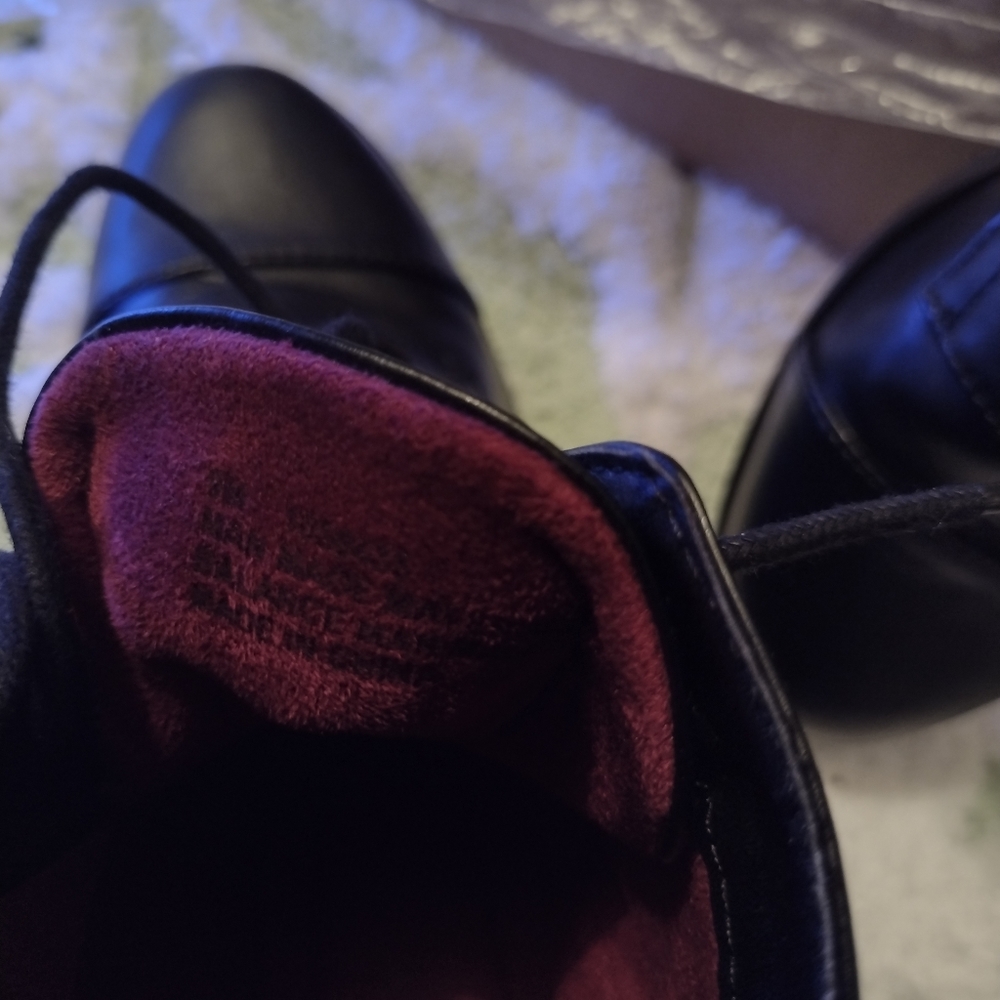Shoes: Black Booties - Picture 4 of 4